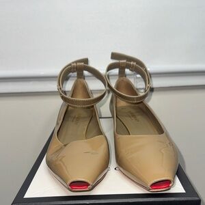 Burberry Elegant Beige Peep-Toe Heels